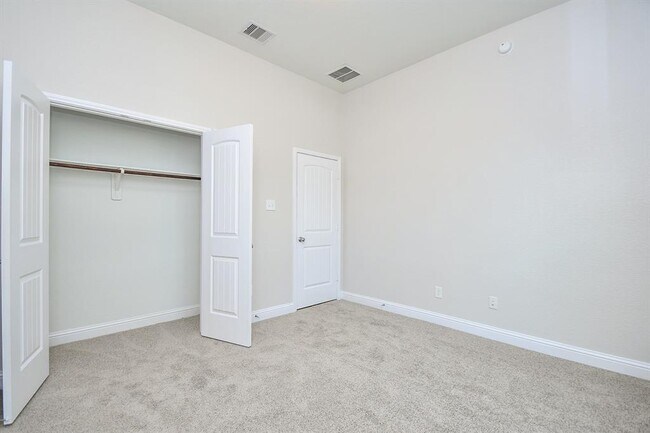 Building Photo - 15234 Ashbrook Dove Ln