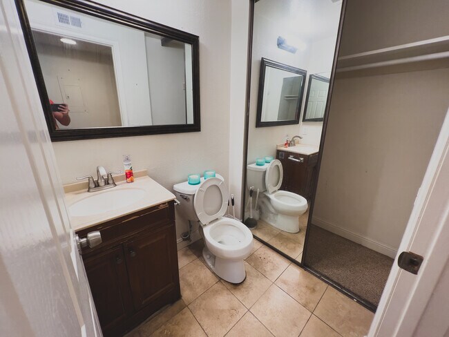 Building Photo - 3915 Nobel Dr