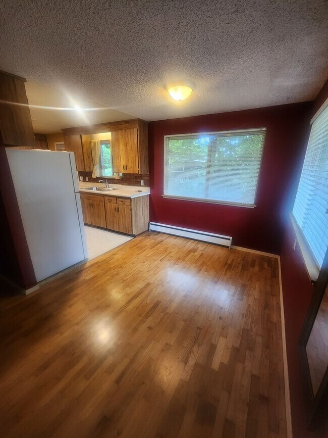 Building Photo - Charming 3 bedroom 1 bathroom home in Bothell!