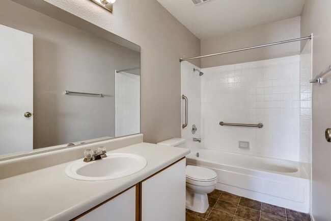 Building Photo - Stunning 2 Bedroom 2 Bath 2nd story condo