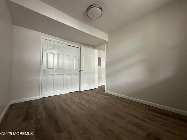 Building Photo - 1320 3rd Ave