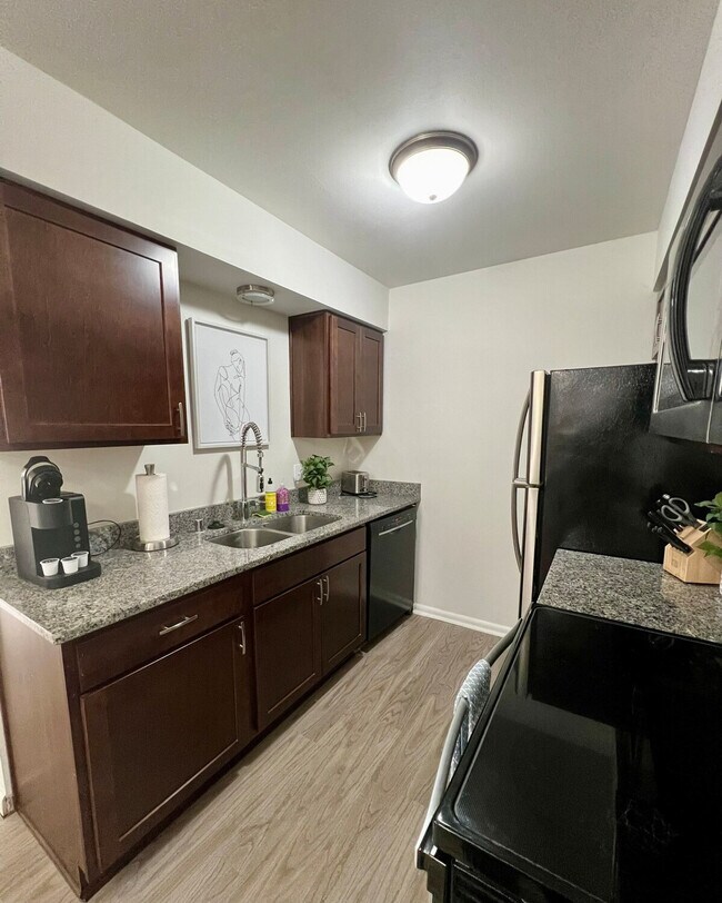 Building Photo - 517 E Division St