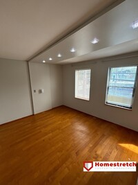 Building Photo - One Bedroom Unit Available!