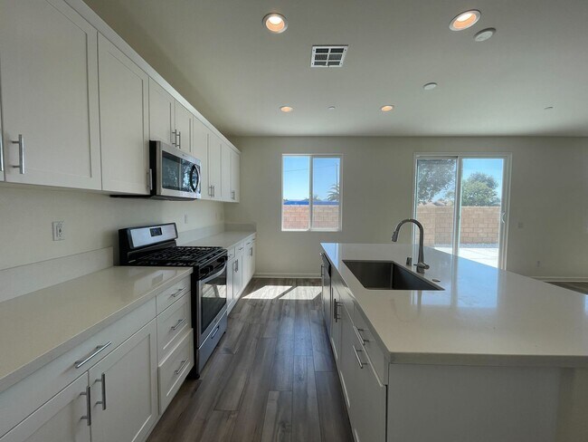 Building Photo - 5-Bedroom Home, Including In-Law Suite, in...