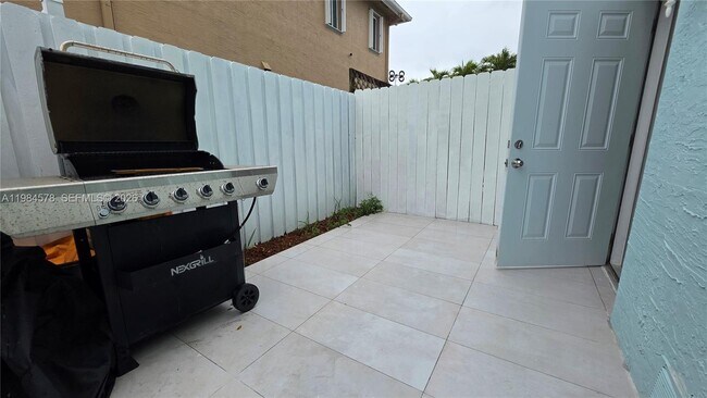 Building Photo - 14552 SW 158th Ct