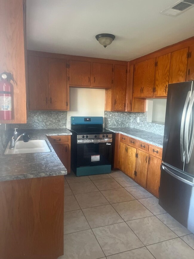 Building Photo - 3517 Tanglebriar Dr