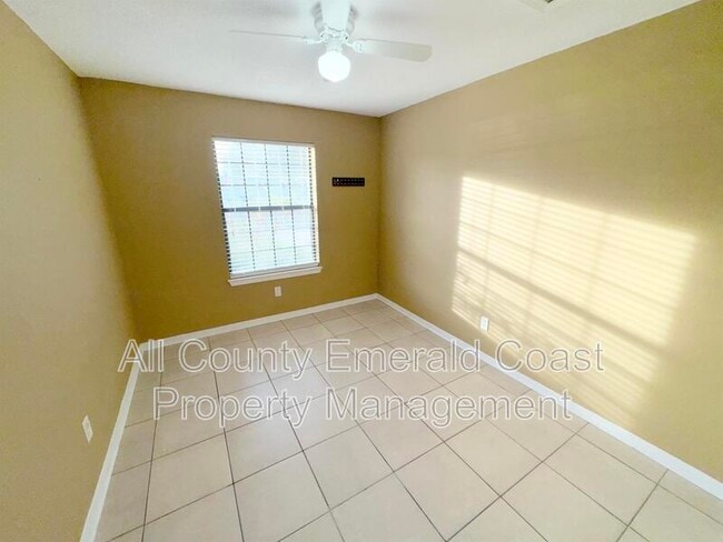 Building Photo - 875 Fairview Dr