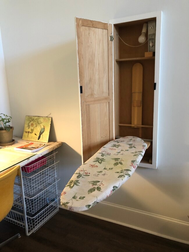 Built-in ironing center - 476 Waldo St SE