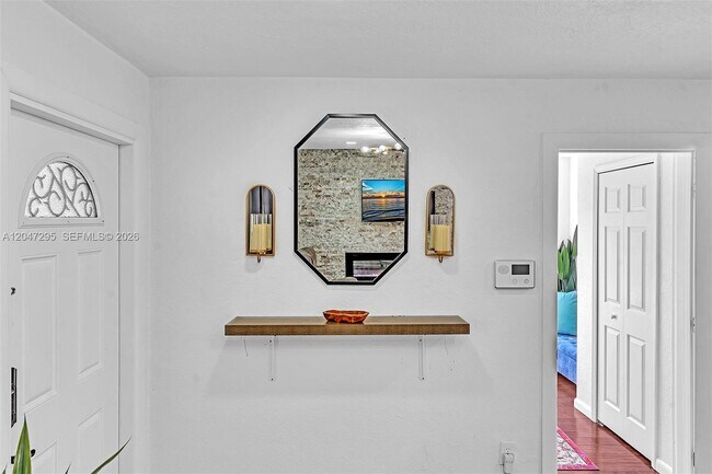 Building Photo - 4633 SW 28th Ave
