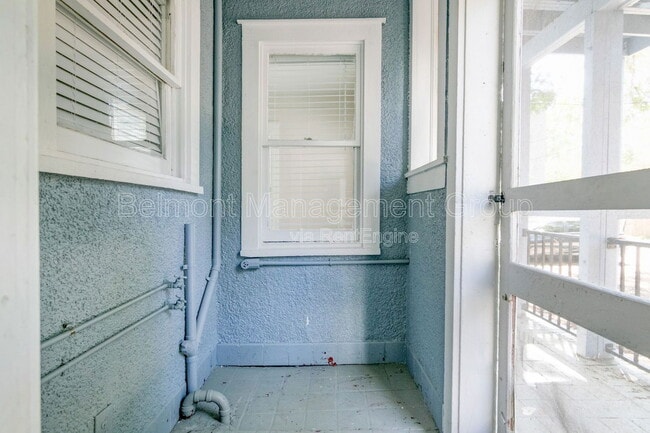 Building Photo - 606 S Park Ave