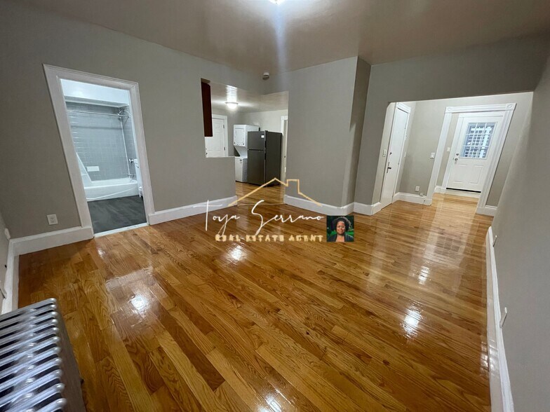 Building Photo - 33 Algonquin St