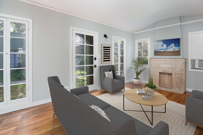 Living Room - 453 E Sacramento St