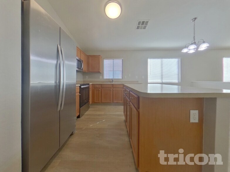 Building Photo - 23943 W Hadley St