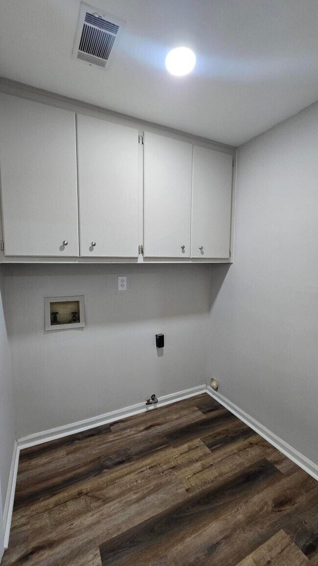 Building Photo - 123 Moss Creek Dr