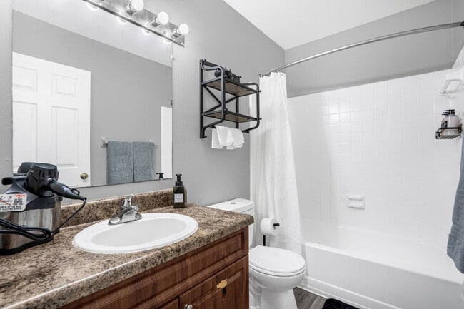 Building Photo - 13921 Heritage Club Dr