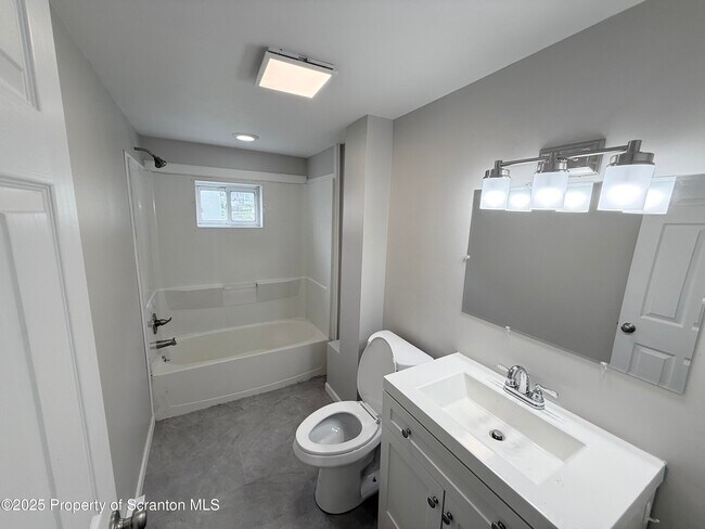 Building Photo - 505 Cayuga St