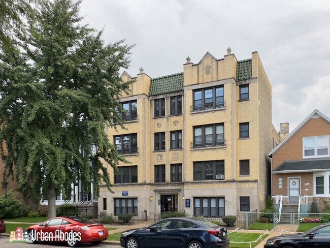 Building Photo - 4735 N Hermitage Ave