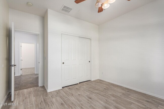 Building Photo - 15668 W Meadowbrook Ave