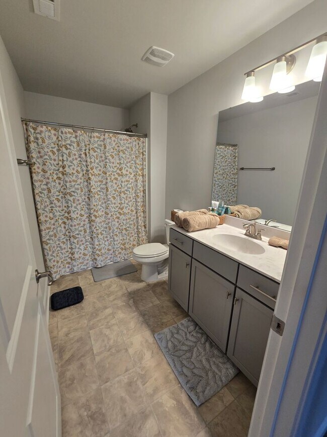 Building Photo - New Listing!!