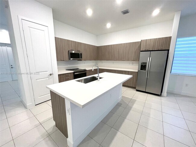Building Photo - 4506 SW 174th Ave