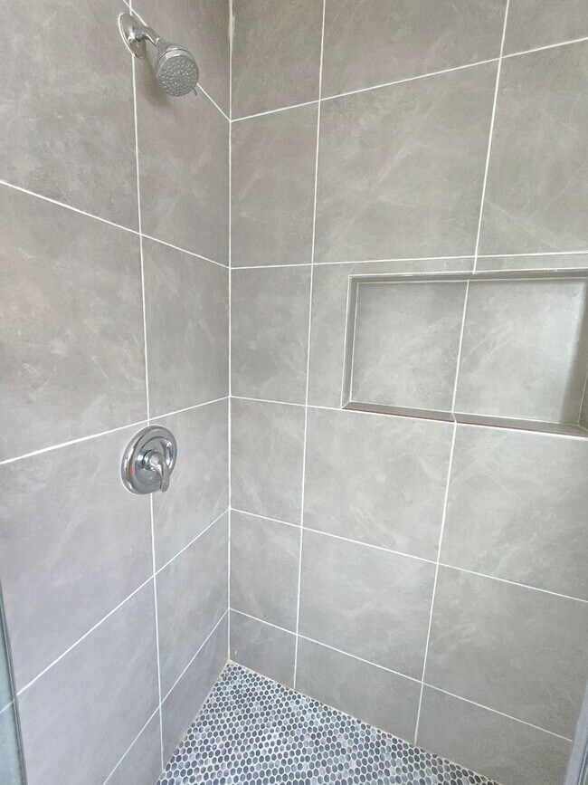 Building Photo - 8154 Potter Ave