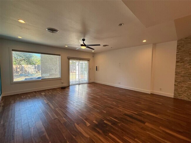 Building Photo - 5814 Gloucester Ln