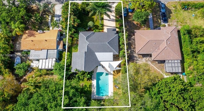 Building Photo - 1003 NE 118th St