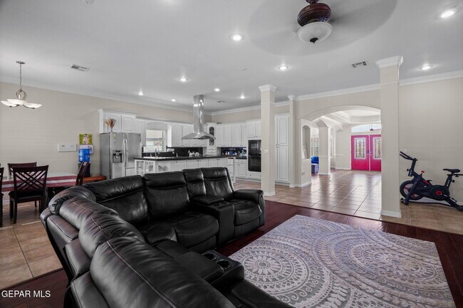 Building Photo - 6400 Franklin Crest Drive