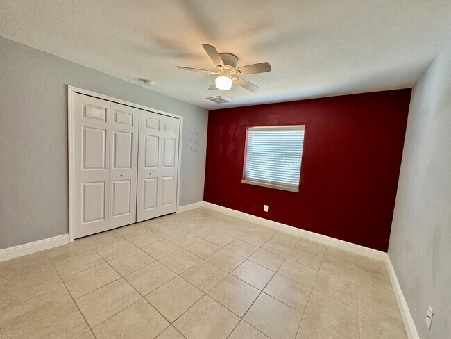 Building Photo - 5580 Cynthia Ln