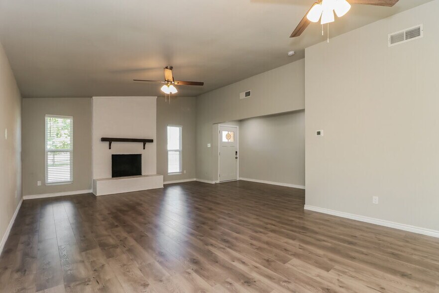 Building Photo - 3300 Chalmette Ct