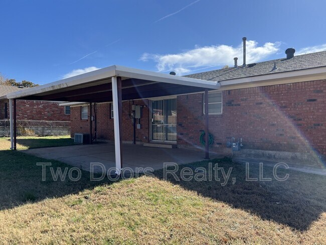 Building Photo - 1513 Parkwoods Terrace