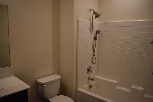 Building Photo - 662 Pegasus Dr
