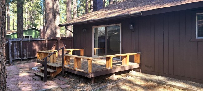 Building Photo - Fully Furnished House in South Lake Tahoe!...