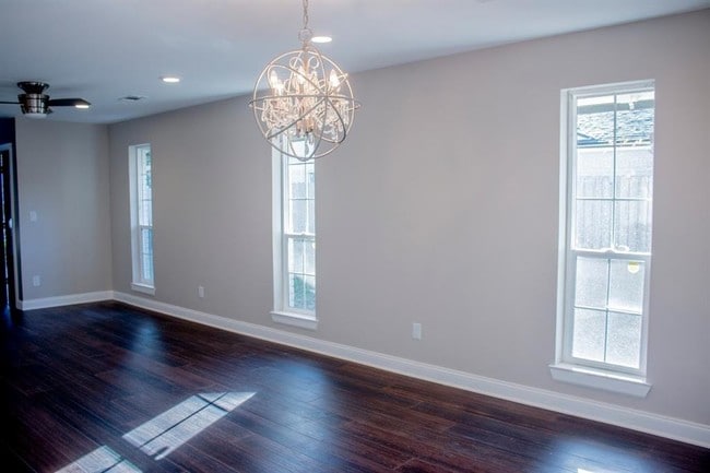 Building Photo - 10602 Riverview Dr