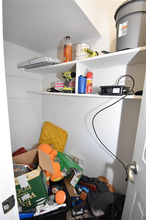 Building Photo - 300 E Croslin St