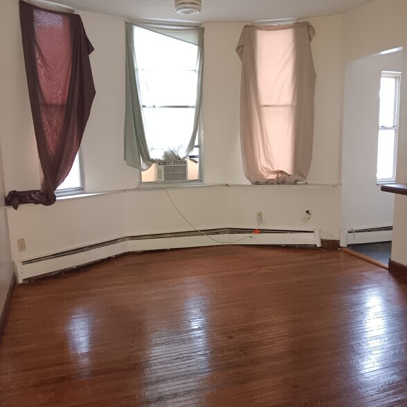 Building Photo - 325 McGregor Ave
