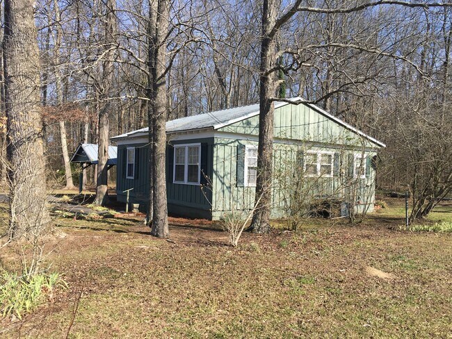 Building Photo - 2/1 Cottage in Shannon $1,095