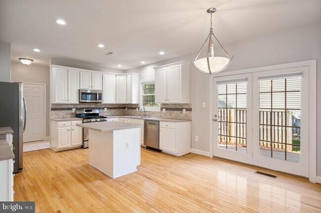 Building Photo - 2038 Madrillon Rd
