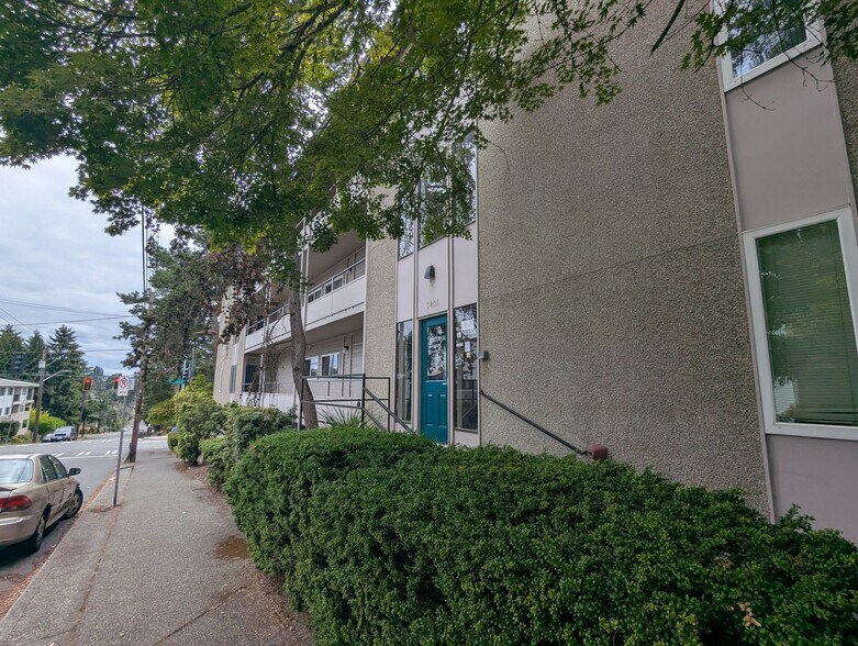 Building Photo - 3401 NE 65th St