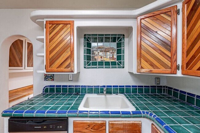 Building Photo - Centrally Located 4-Bed, 2-Bath Tucson Rental – Near U of A