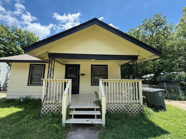 Primary Photo - New paint/ hardwood floors 3BD 1 BA