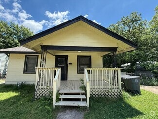 Building Photo - New paint/ hardwood floors 3BD 1 BA