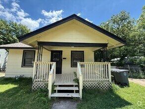Building Photo - New paint/ hardwood floors 3BD 1 BA