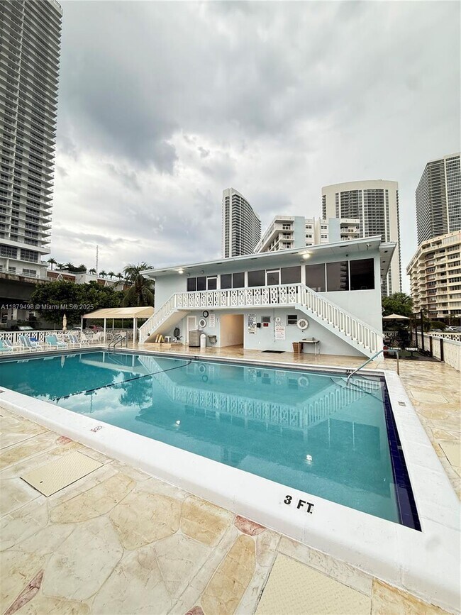 Building Photo - 1801 S Ocean Dr