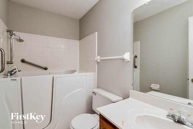 Building Photo - 8861 Reflections Cove