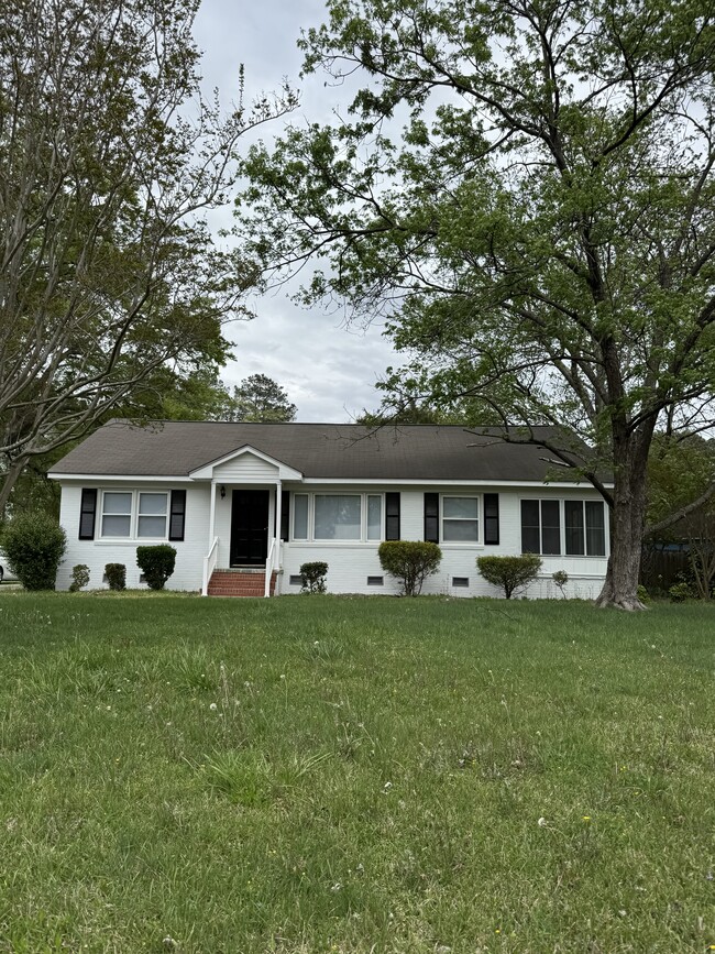 Building Photo - 2311 Woodview Rd