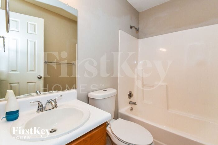 Building Photo - 178 Sandstone Dr