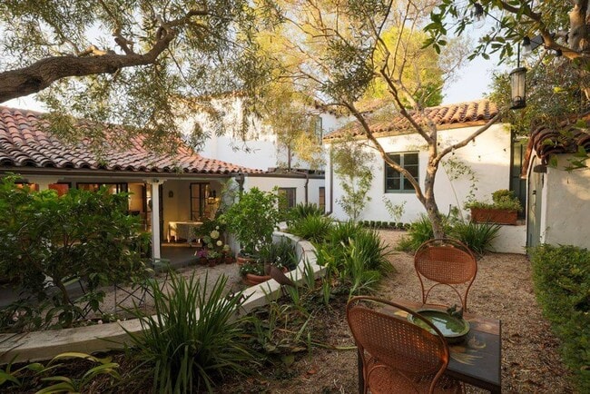 Building Photo - Elegant Furnished Spanish-Style Home, 3BR/...