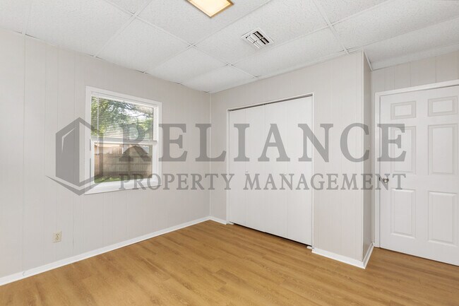 Building Photo - 300 W Breese Ave