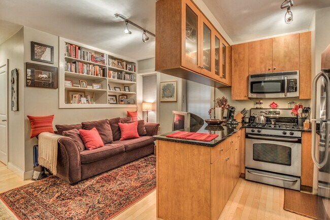 Building Photo - Two Bed Near Northeastern - No Fee